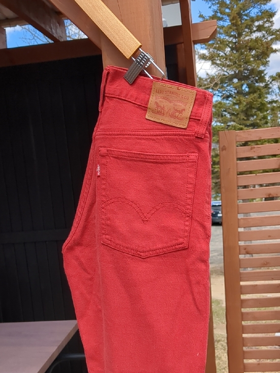 Levi's Denim - -LEVI'S- Red Women's Straight Jeans with Classic Back Pocket Size 26